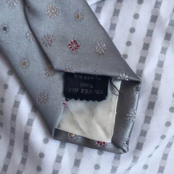 ๐ 10/$10 ๐ Gray Tie with flowers 3โ THE SOVEREIGN Tailored by BARRY - Picture 11 of 14